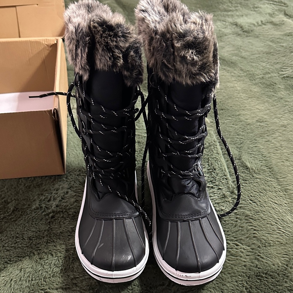 Vepose Black Winter Boots with Faux Fur Trim